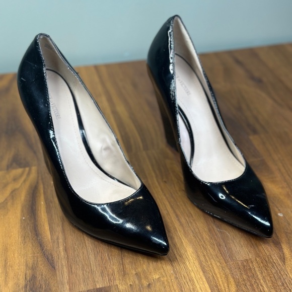 Pour La Victoire Lolas Black Patent Leather Wedge Almond Toe - Picture 1 of 9